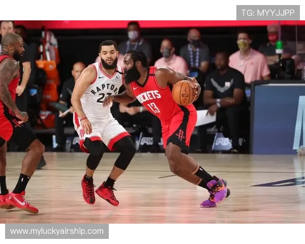 奥特主教练谈进攻体系：需寻找缝隙杀入禁区再分球外线